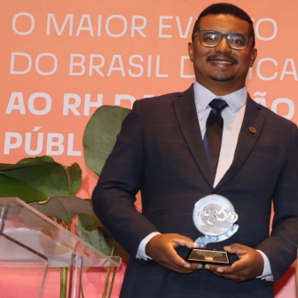 Presidente recebe homenagem durante evento em Goiânia